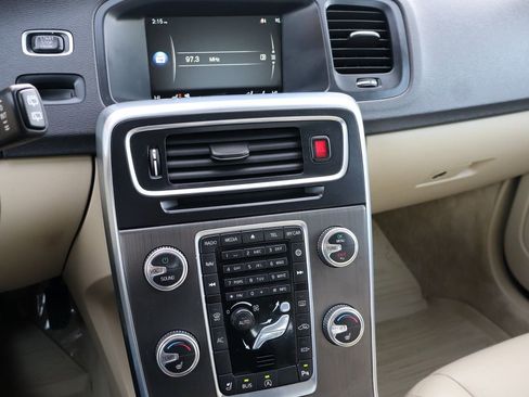 Used 2015 Volvo V60 T5 Premier image 35