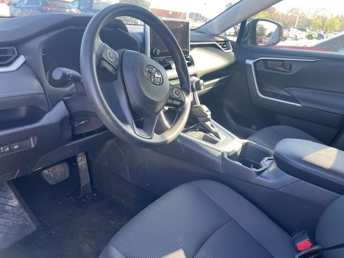 Used 2025 Toyota RAV4 LE image 9