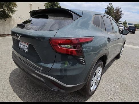 Used 2026 Chevrolet Trax LS FWD image 5