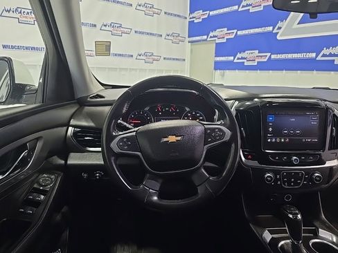 Used 2020 Chevrolet Traverse LT image 2