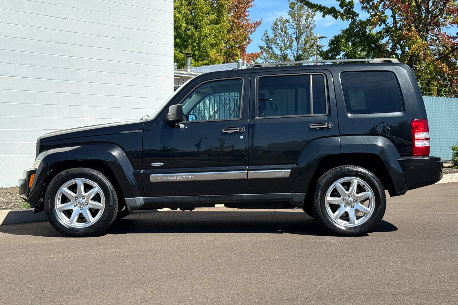 Used 2012 Jeep Liberty Sport AWD/4WD image 7