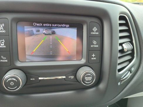 Used 2017 Jeep Compass Latitude w/ Cold Weather Group image 23