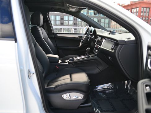 Certified 2026 Porsche Macan AWD/4WD image 22
