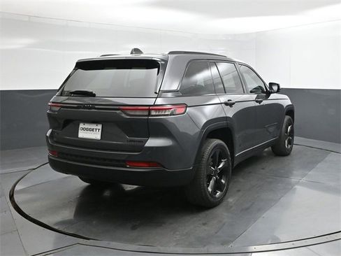 Used 2024 Jeep Grand Cherokee Limited w/ Black Appearance Package image 8