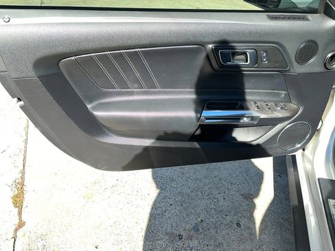 Used 2018 Ford Mustang Premium image 9