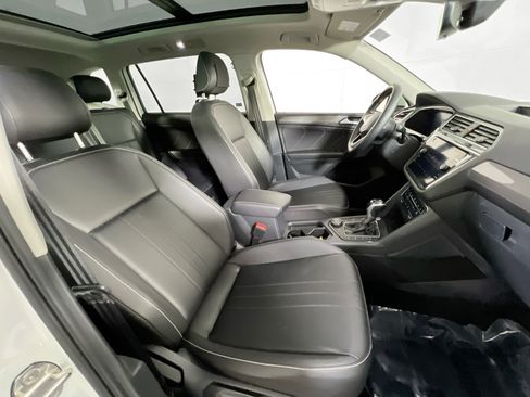 Used 2022 Volkswagen Tiguan SE AWD/4WD image 27