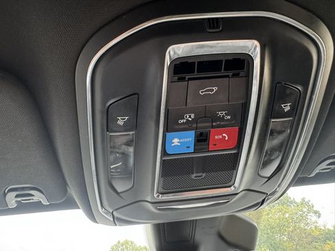 Used 2023 Jeep Wagoneer Series II AWD/4WD image 33
