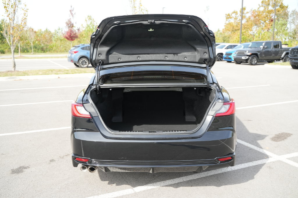 Used 2025 Toyota Camry XSE FWD image 17
