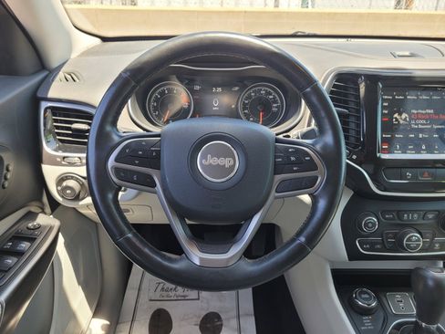 Used 2019 Jeep Cherokee Limited AWD/4WD image 17