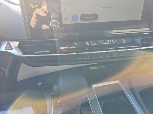 Used 2025 Toyota Sienna LE image 40