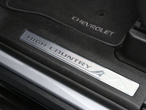 Used 2025 Chevrolet Tahoe High Country AWD/4WD image 7