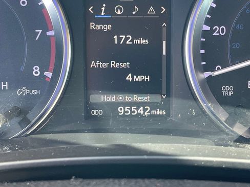 Used 2014 Toyota Highlander XLE FWD image 3