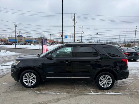 Used 2018 Ford Explorer XLT image 7