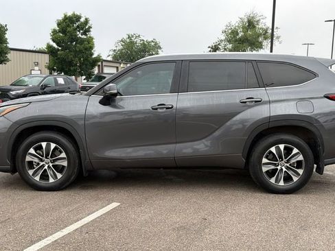 Used 2023 Toyota Highlander XLE FWD image 10