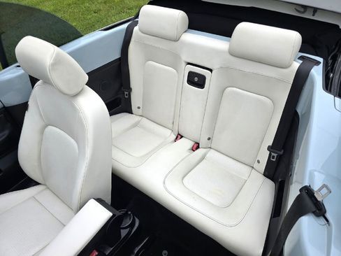 Used 2010 Volkswagen Beetle Final Edition FWD image 15