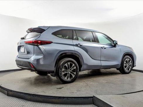 Used 2021 Toyota Highlander XLE image 8