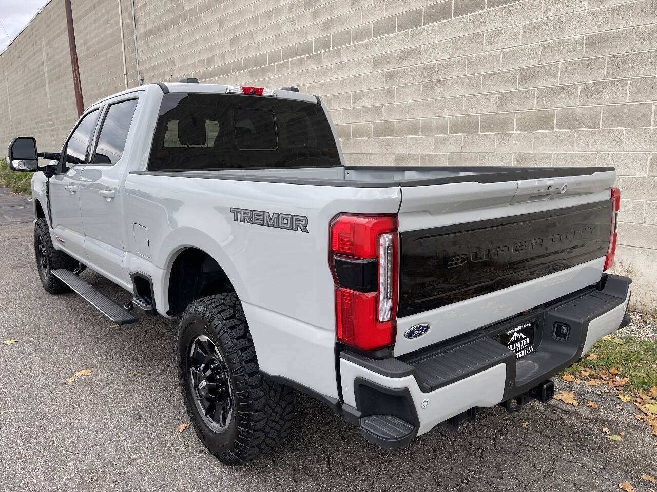 Used 2026 Ford F350 Platinum w/ Tremor Off-Road Package AWD/4WD image 7