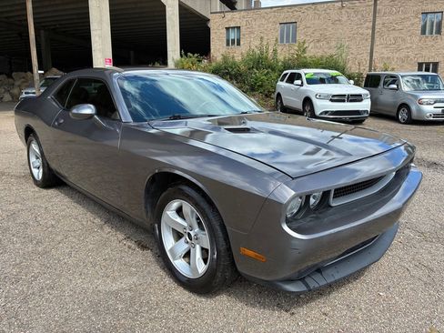 Used 2011 Dodge Challenger RWD image 2