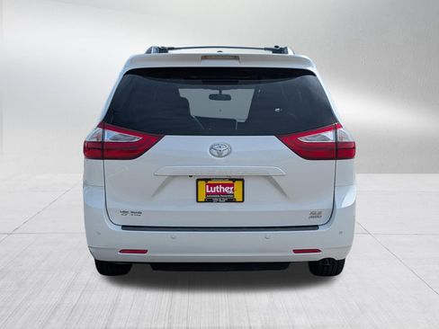 Used 2017 Toyota Sienna XLE AWD/4WD image 6