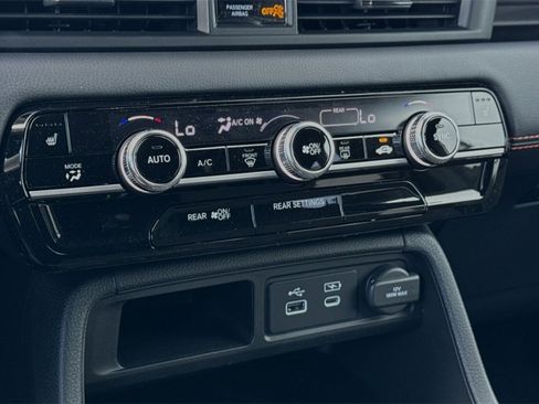 New 2025 Honda Pilot Sport image 18