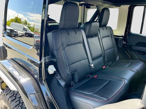 Used 2025 Jeep Wrangler Unlimited Rubicon image 26