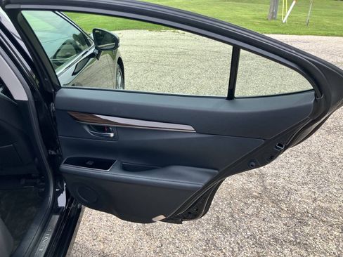 Used 2016 Lexus ES 300h w/ Luxury Package w/Wood Trim FWD image 25