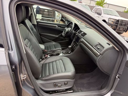 Used 2018 Volkswagen Passat 2.0T SEL Premium FWD image 10