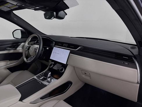 New 2025 Jaguar F-PACE R-Dynamic S image 29