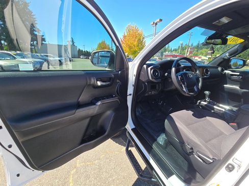 Used 2018 Toyota Tacoma TRD Sport RWD image 20