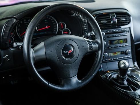 Used 2010 Chevrolet Corvette Coupe w/ 1LT image 7