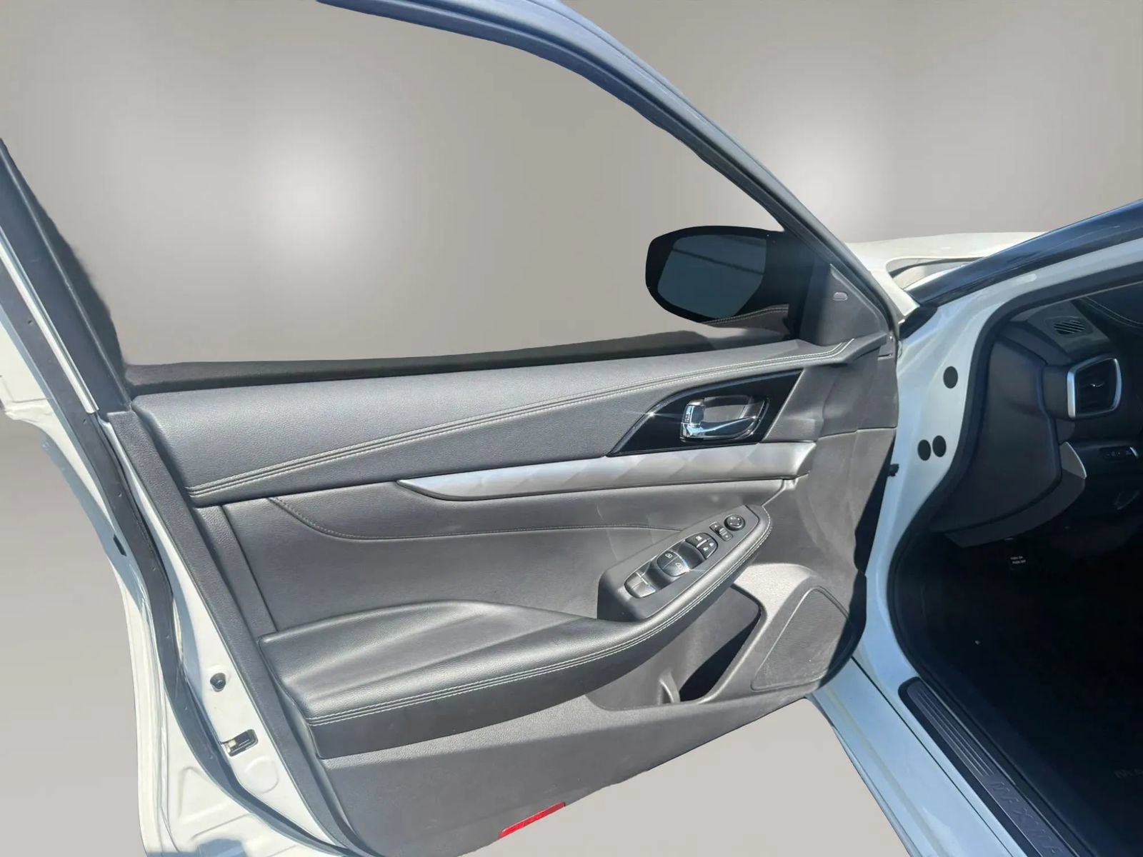 Used 2023 Nissan Maxima SV w/ Floor Mat Group FWD image 11