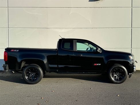 Used 2017 Chevrolet Colorado Z71 w/ Z71 Midnight Edition image 8