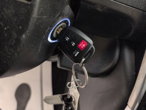 Used 2016 Toyota Camry SE image 42