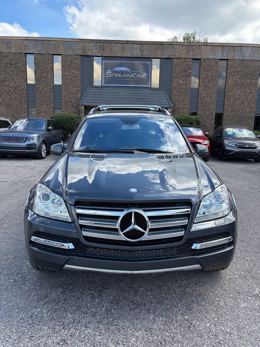 Used 2011 Mercedes-Benz GL 550 4MATIC image 2