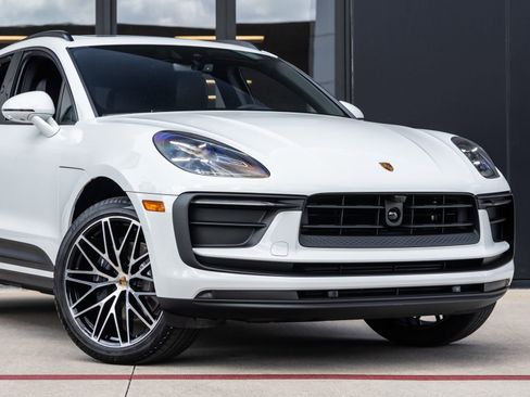 Certified 2026 Porsche Macan AWD/4WD image 9
