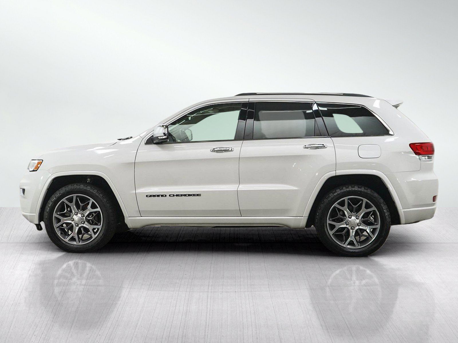 Used 2021 Jeep Grand Cherokee Overland AWD/4WD image 2