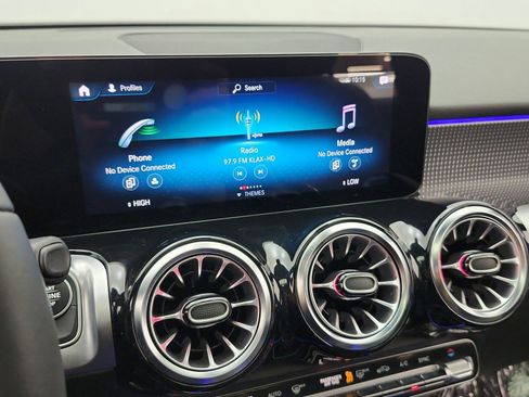 Used 2022 Mercedes-Benz GLB 250 image 10