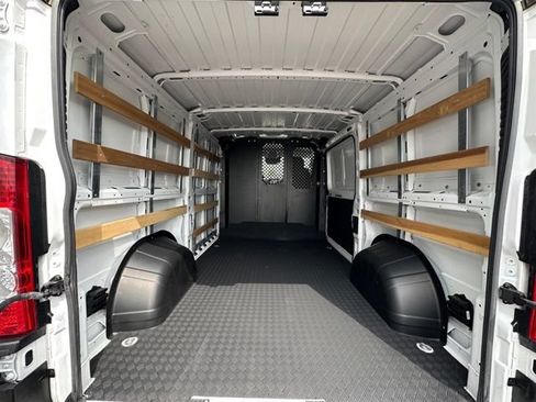 Used 2025 RAM ProMaster 2500 w/ U-Haul Equipment Group FWD image 11