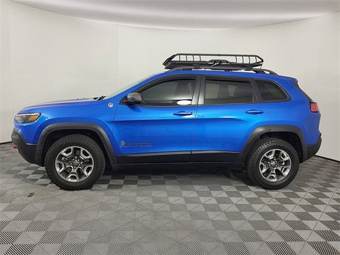 Used 2019 Jeep Cherokee Trailhawk image 2