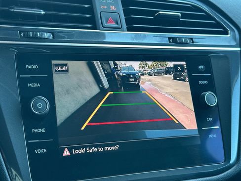 Used 2022 Volkswagen Tiguan SE image 22