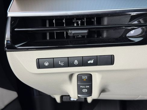 Used 2025 Nissan Murano Platinum image 18