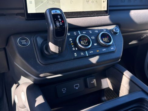 Used 2024 Land Rover Defender 130 X-Dynamic SE image 20