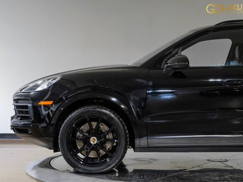 Used 2023 Porsche Cayenne Platinum Edition image 14