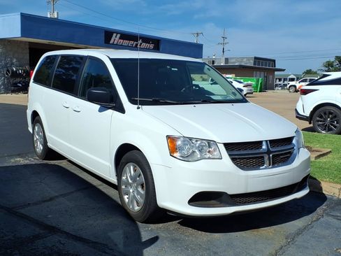 Used 2018 Dodge Grand Caravan SE FWD image 1