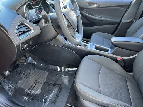 Used 2018 Chevrolet Cruze LS FWD image 13