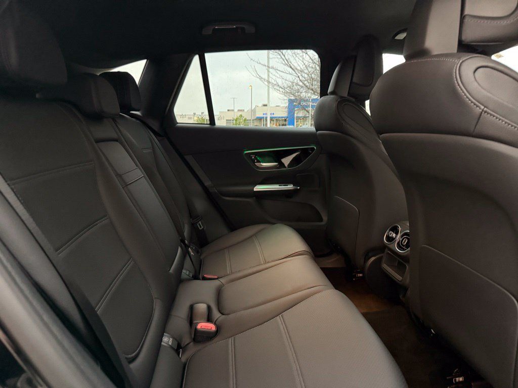 Used 2025 Mercedes-Benz GLC 300 4MATIC w/ Driver Assistance Package image 30