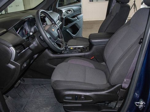 Used 2023 Chevrolet Traverse LT image 7