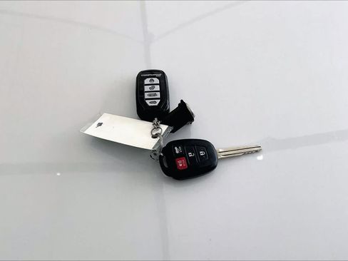Used 2015 Toyota Camry SE FWD image 14