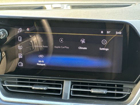 Certified 2025 Chevrolet Trax ACTIV w/ Sunroof Package image 28