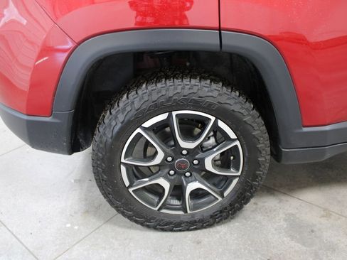 Used 2025 Jeep Compass Trailhawk AWD/4WD image 38